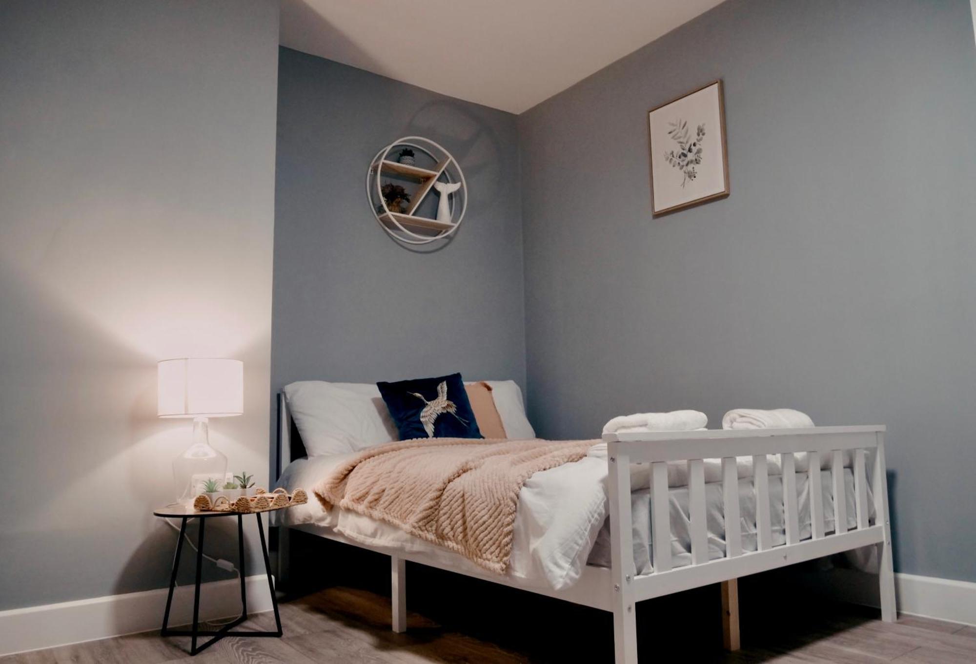 Cosy En-Suite Double Room1 Heathrow Accommodation Northolt  ภายนอก รูปภาพ