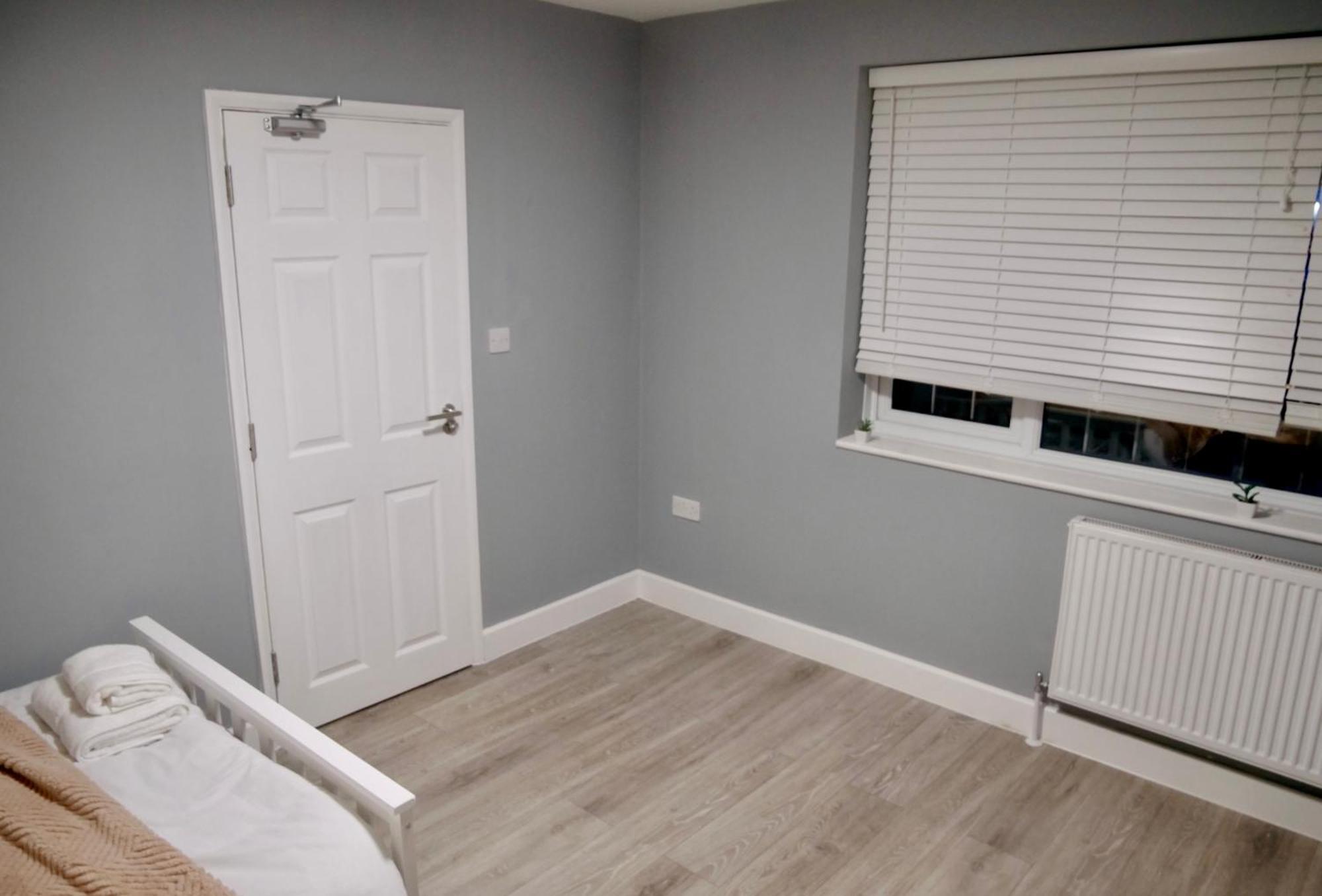 Cosy En-Suite Double Room1 Heathrow Accommodation Northolt  ภายนอก รูปภาพ