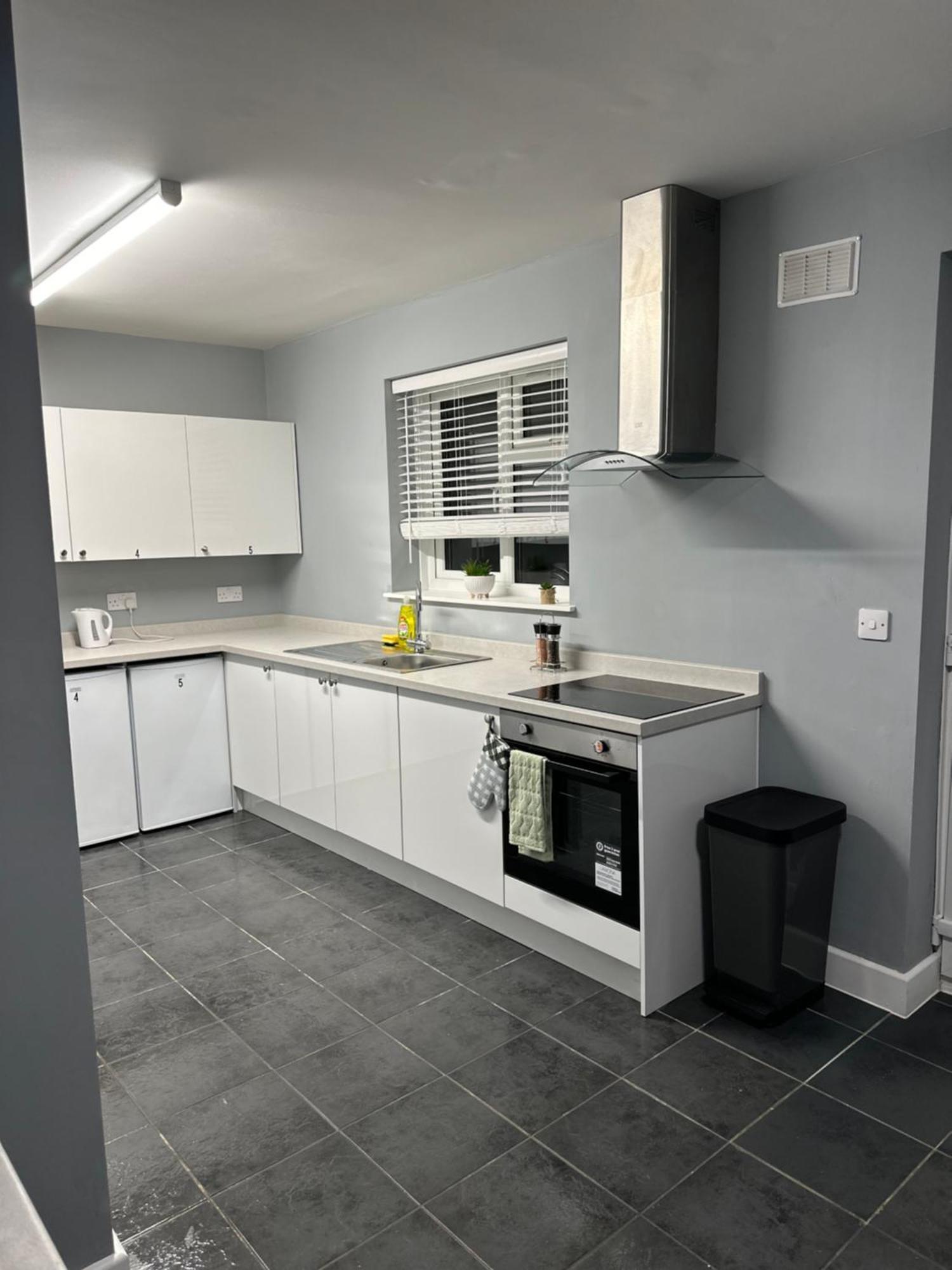Cosy En-Suite Double Room1 Heathrow Accommodation Northolt  ภายนอก รูปภาพ