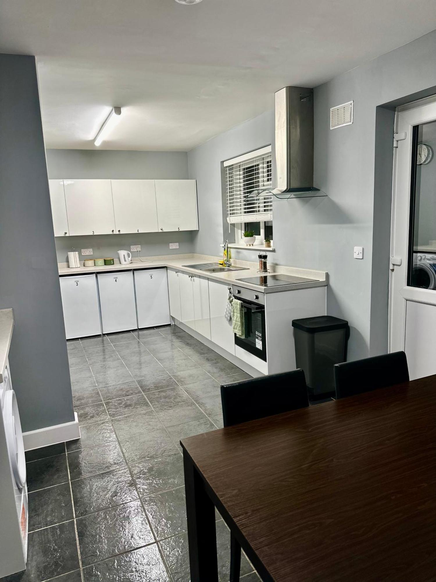 Cosy En-Suite Double Room1 Heathrow Accommodation Northolt  ภายนอก รูปภาพ