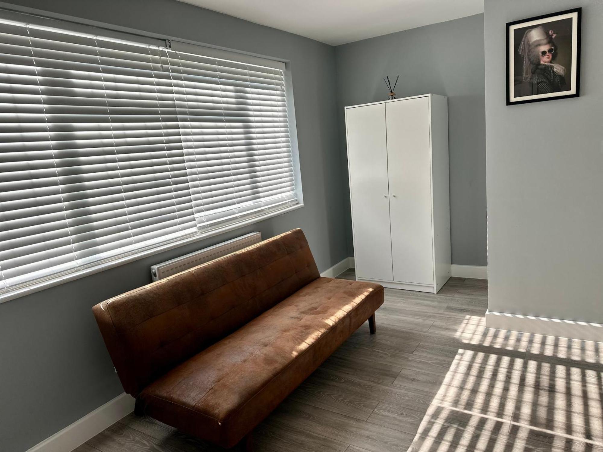Cosy En-Suite Double Room1 Heathrow Accommodation Northolt  ภายนอก รูปภาพ