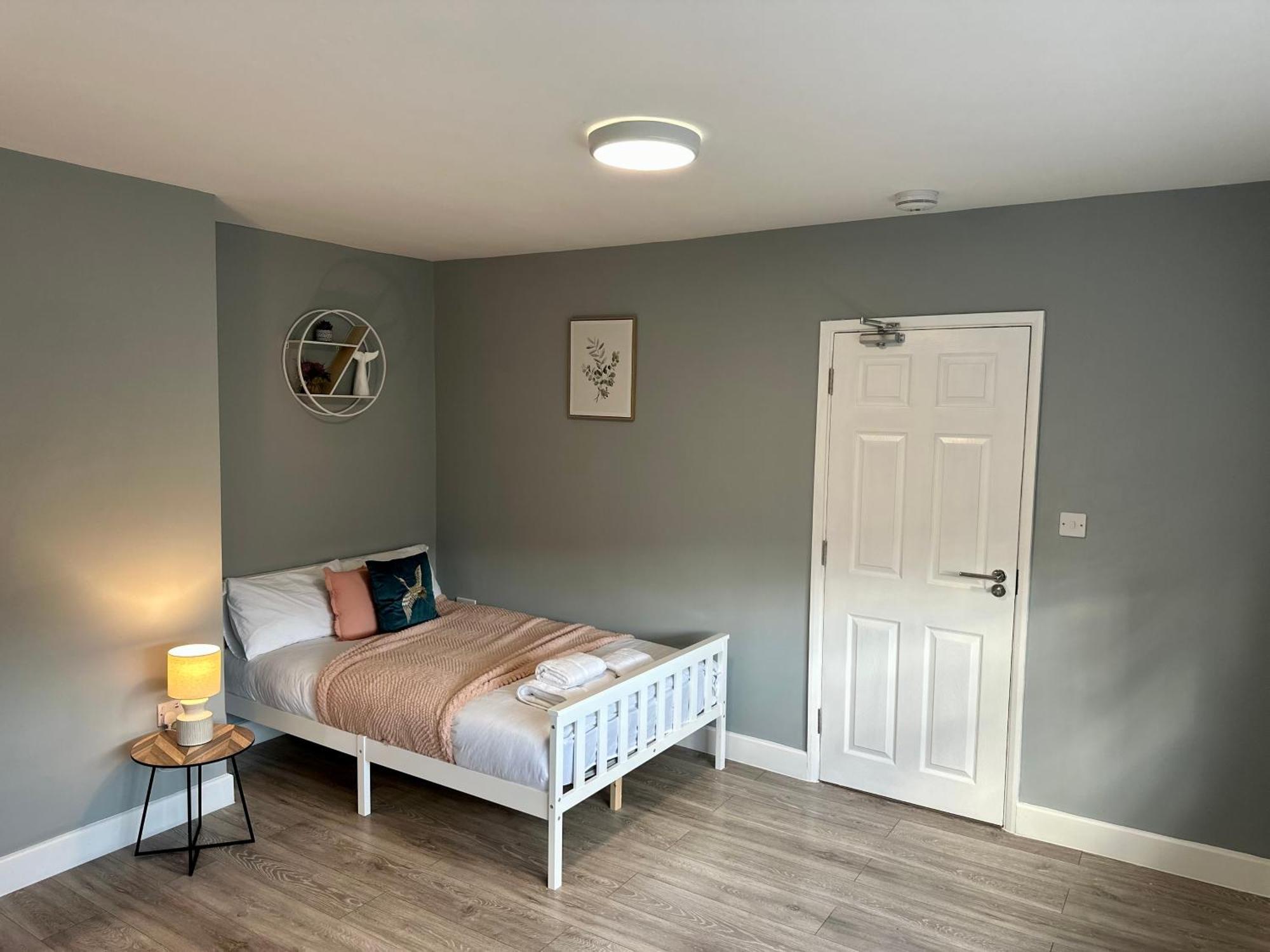 Cosy En-Suite Double Room1 Heathrow Accommodation Northolt  ภายนอก รูปภาพ