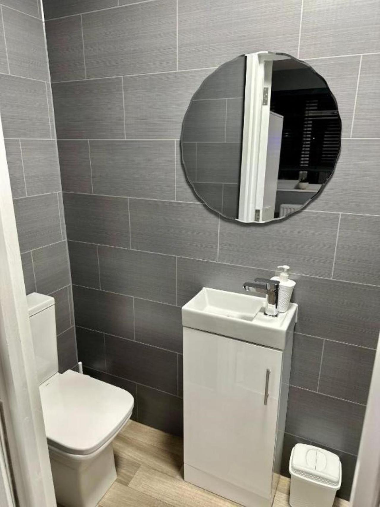 Cosy En-Suite Double Room1 Heathrow Accommodation Northolt  ภายนอก รูปภาพ
